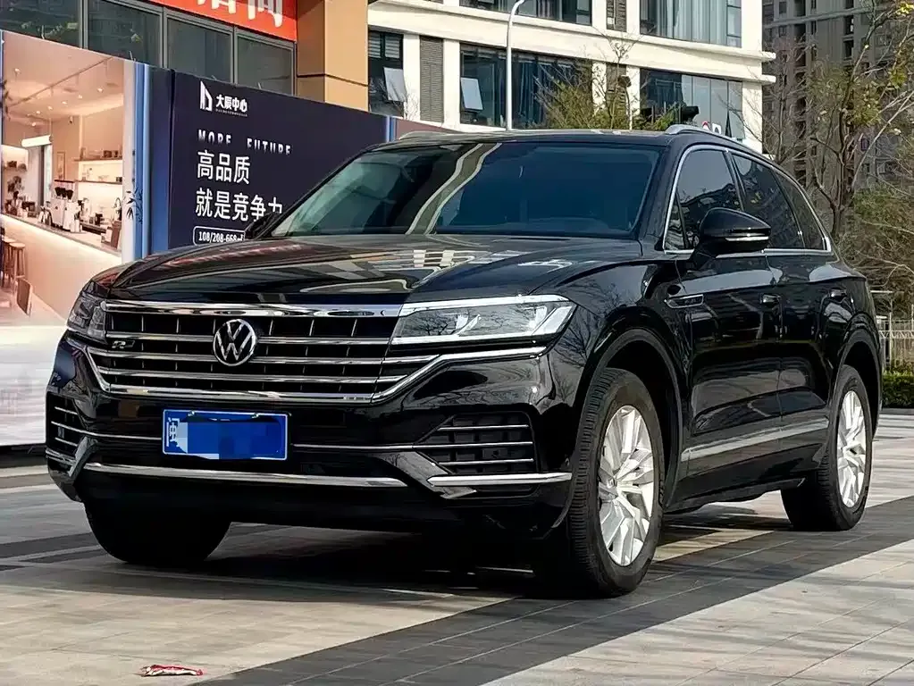 Volkswagen Touareg — фото 10