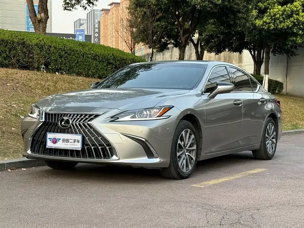 Lexus ES — фото 1
