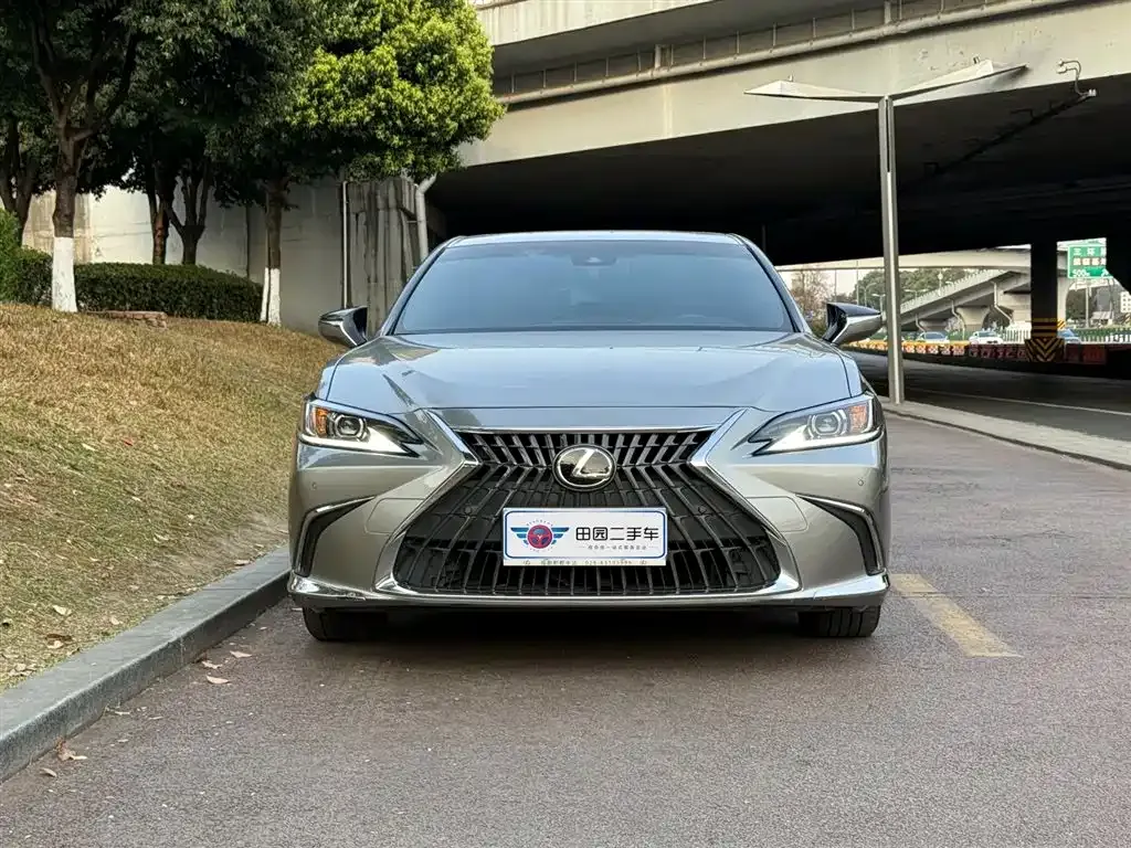 Lexus ES — фото 8