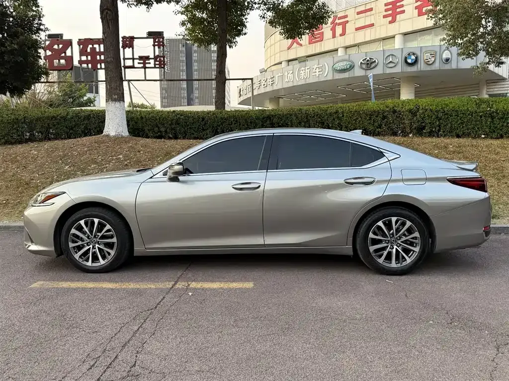 Lexus ES — фото 5