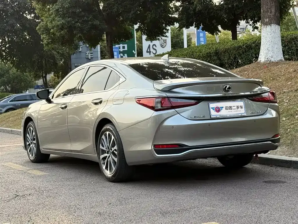 Lexus ES — фото 9