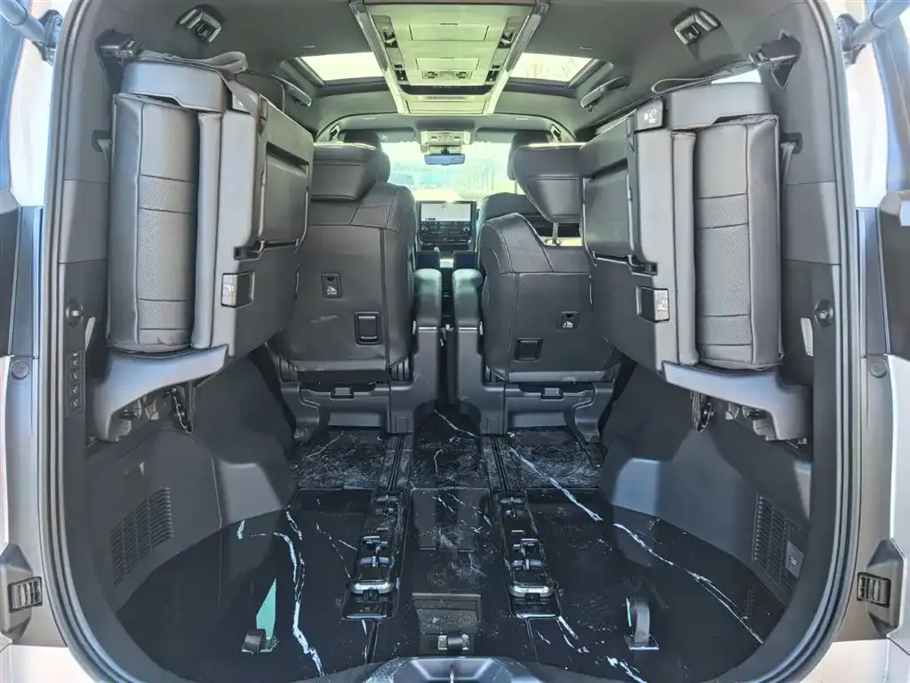 Toyota Alphard — фото 2