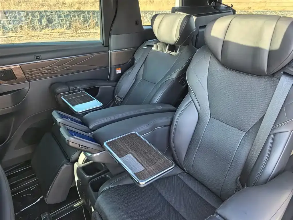 Toyota Alphard — фото 3