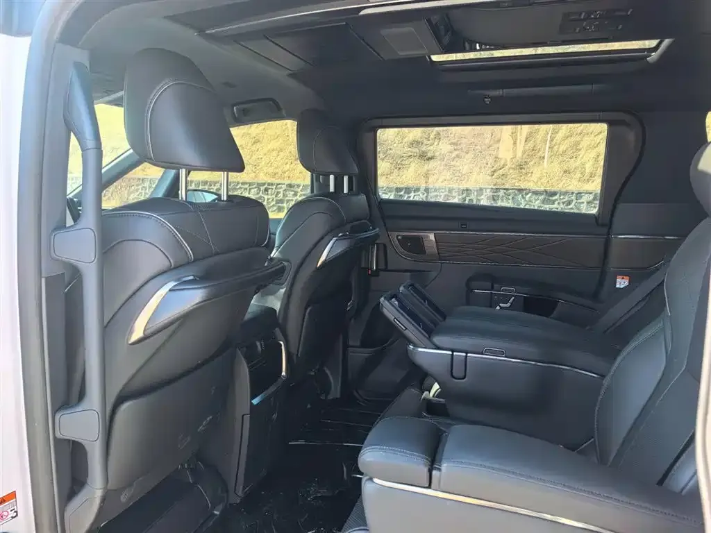 Toyota Alphard — фото 4