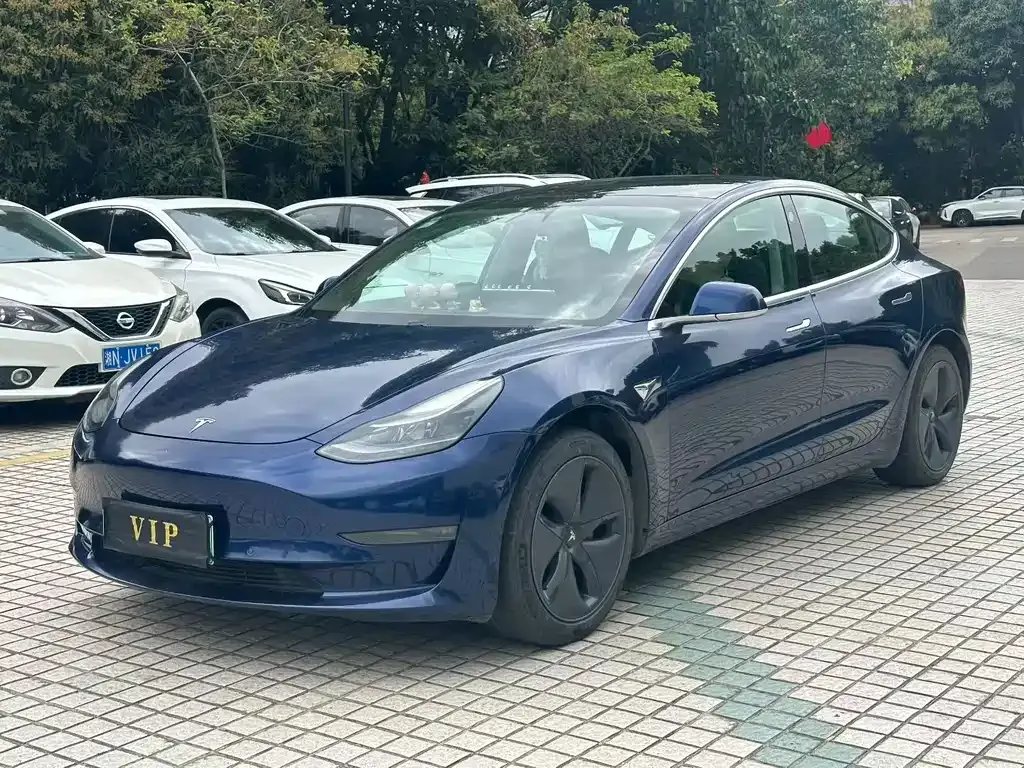 Tesla Model 3 — фото 1
