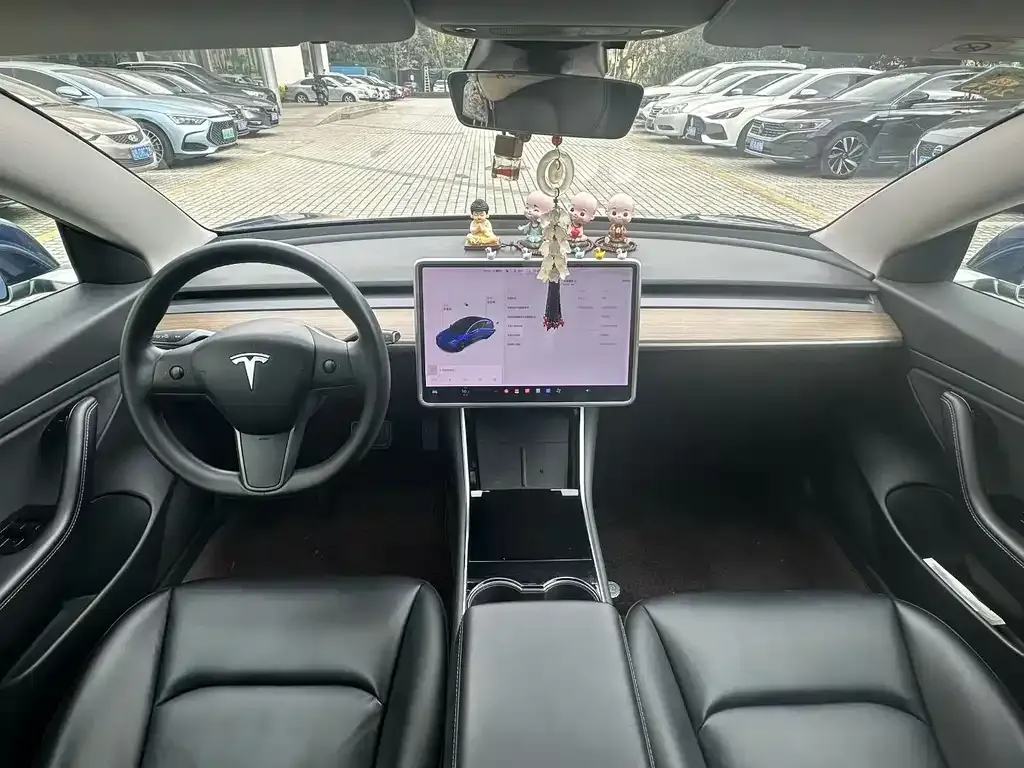 Tesla Model 3 — фото 4