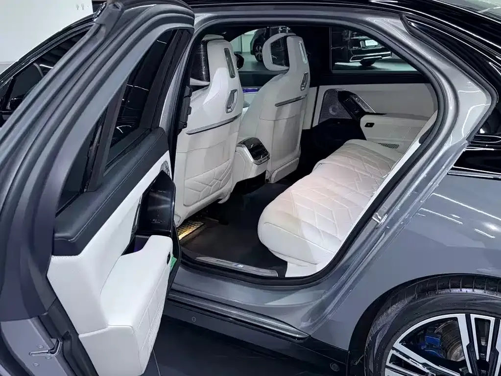 BMW i7 — фото 3