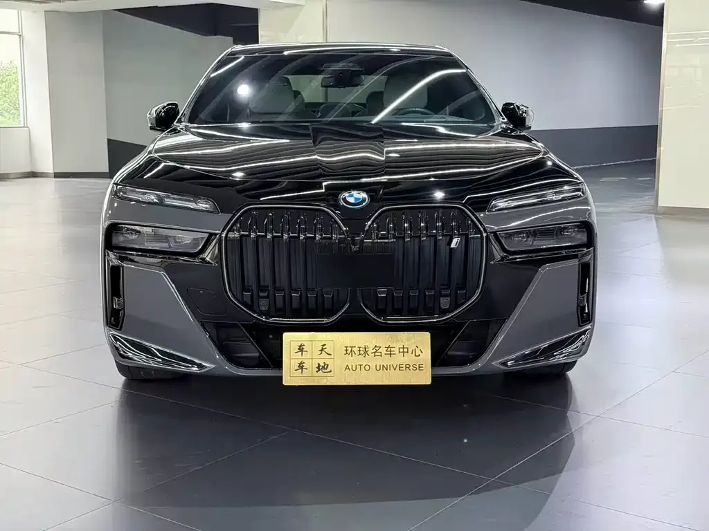 BMW i7 — фото 6