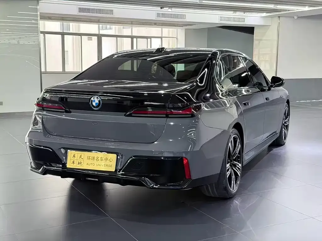 BMW i7 — фото 7