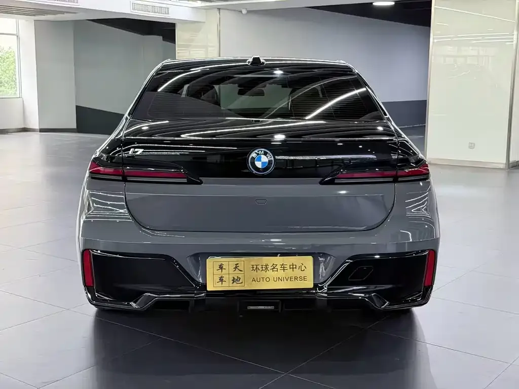 BMW i7 — фото 8