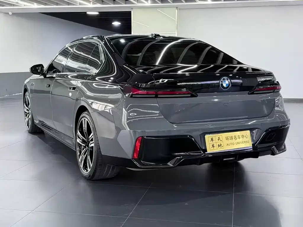 BMW i7 — фото 2