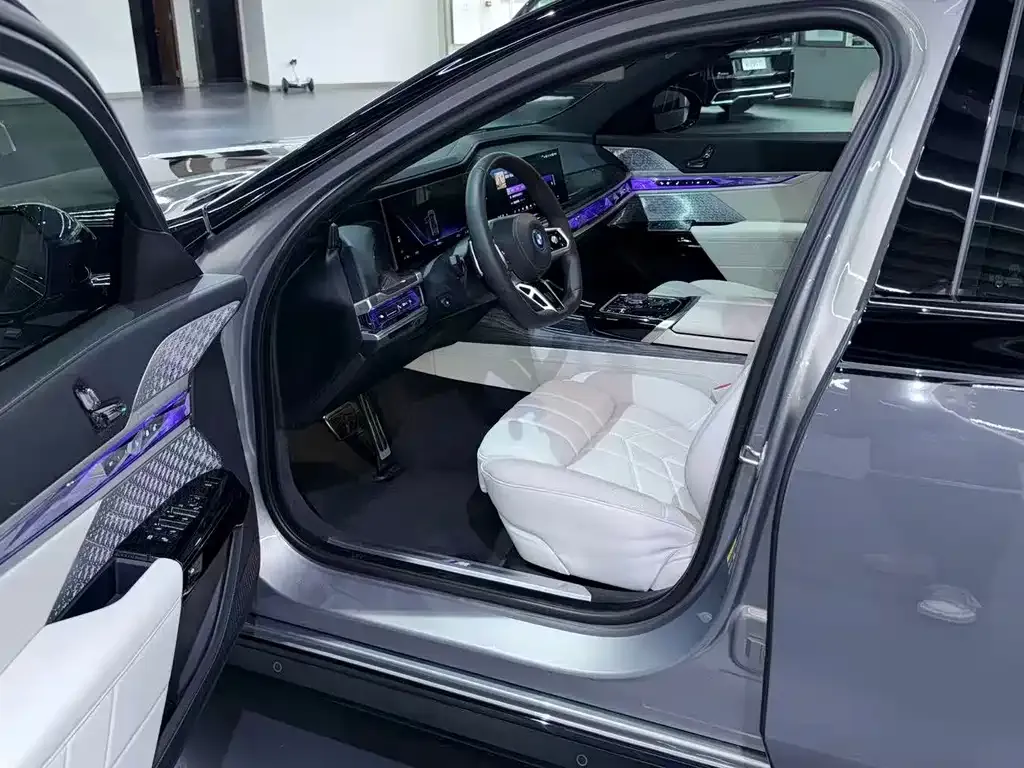 BMW i7 — фото 10