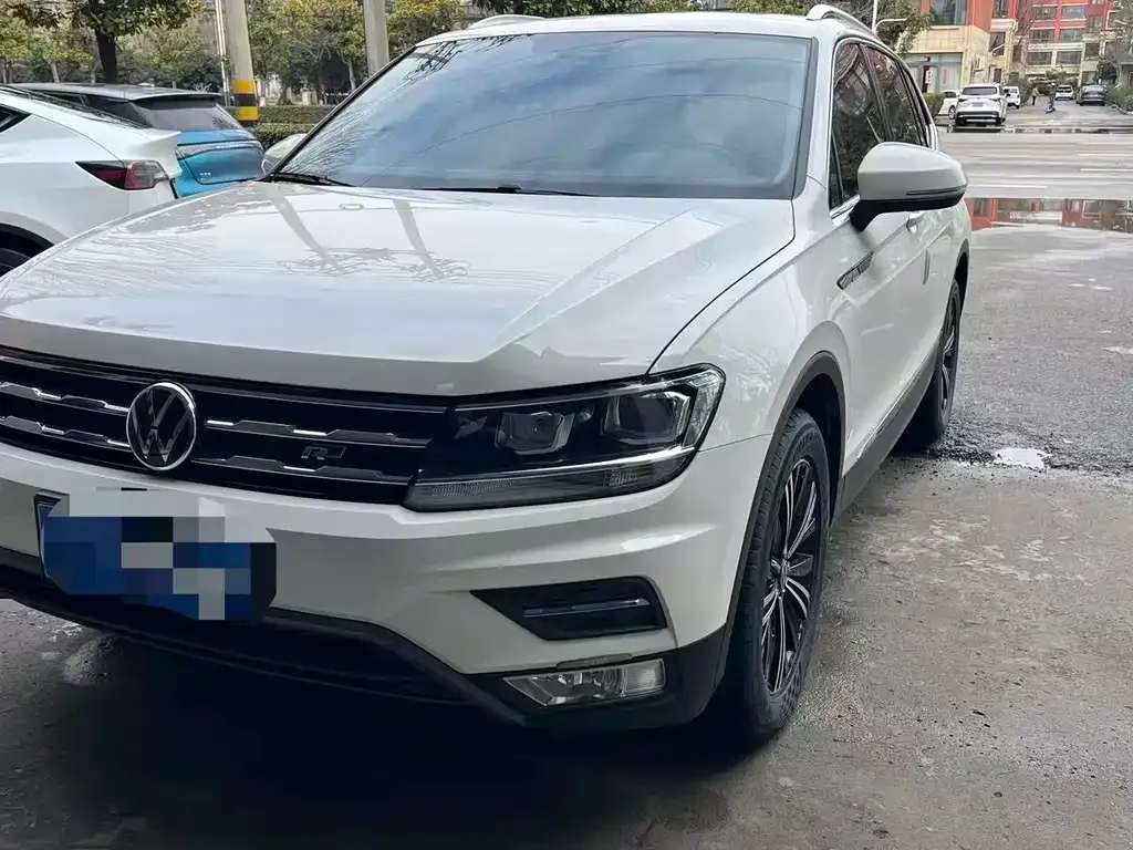 Volkswagen Tiguan L — фото 1