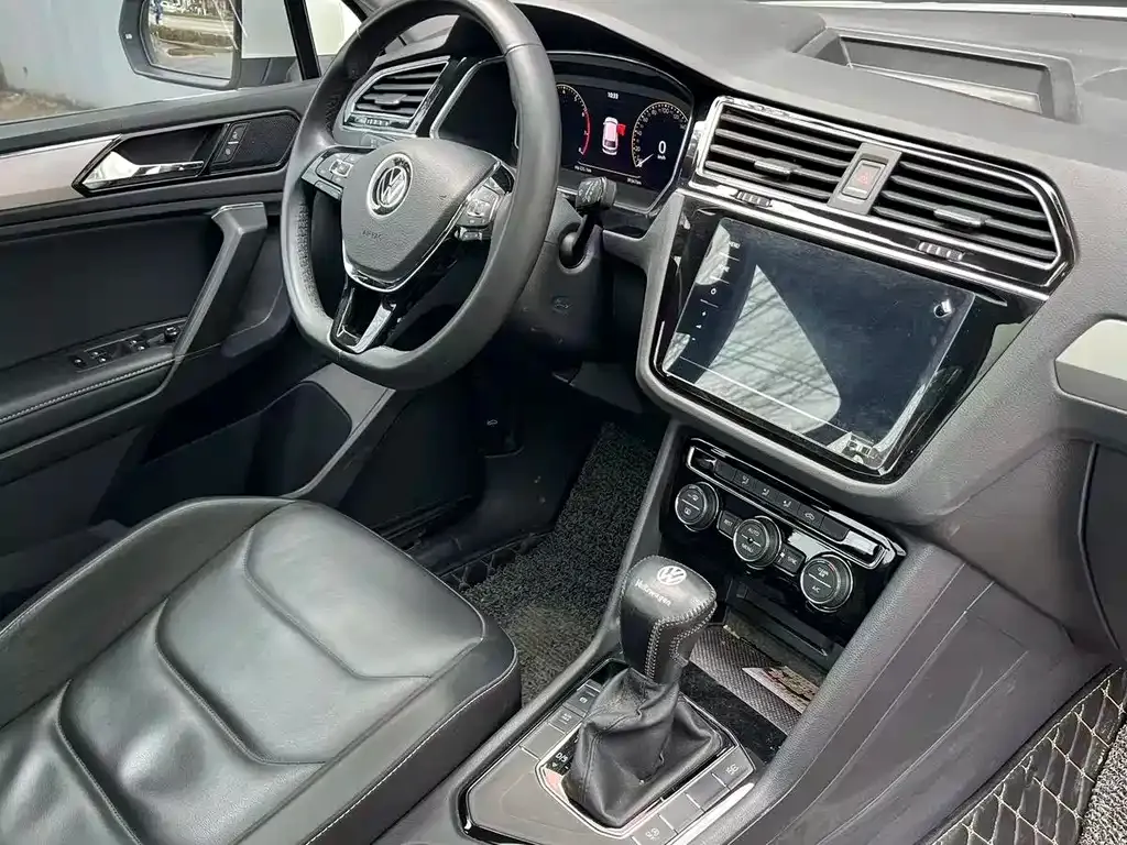 Volkswagen Tiguan L — фото 4