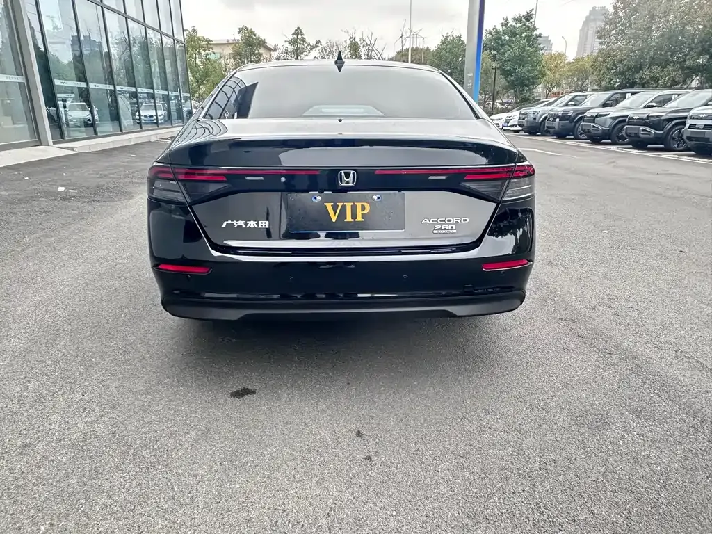 Honda Accord — фото 10