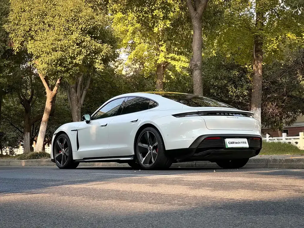 Porsche Taycan — фото 10
