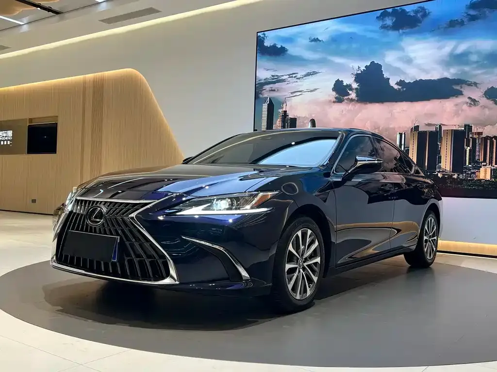 Lexus ES — фото 1