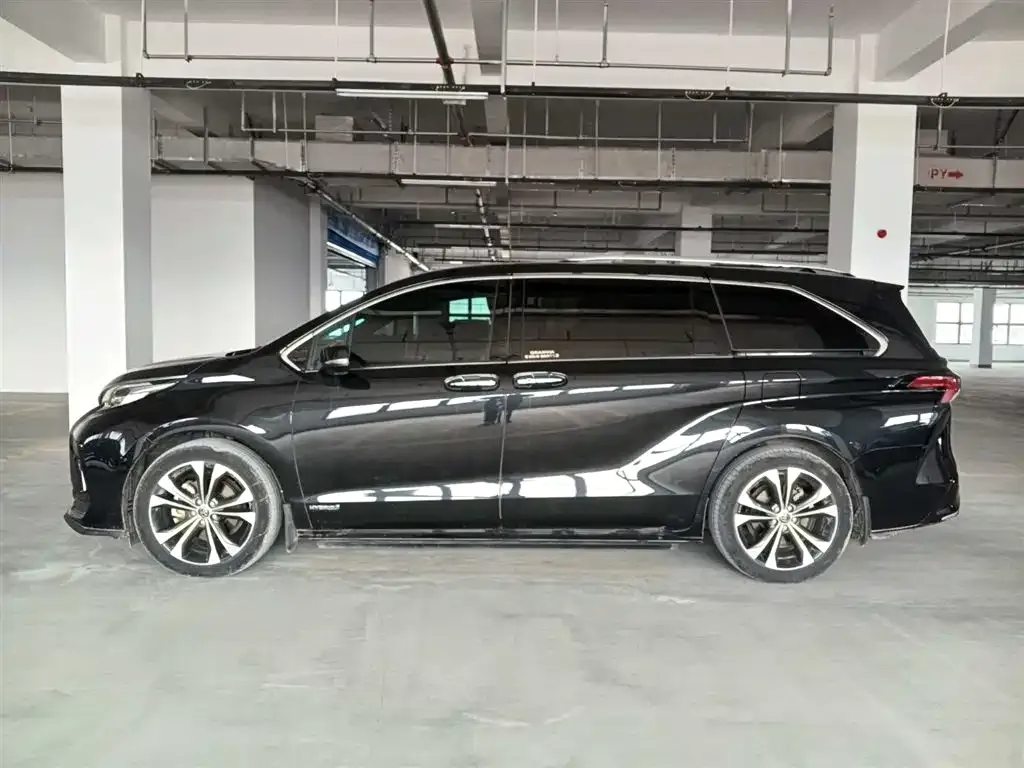Toyota Granvia — фото 8