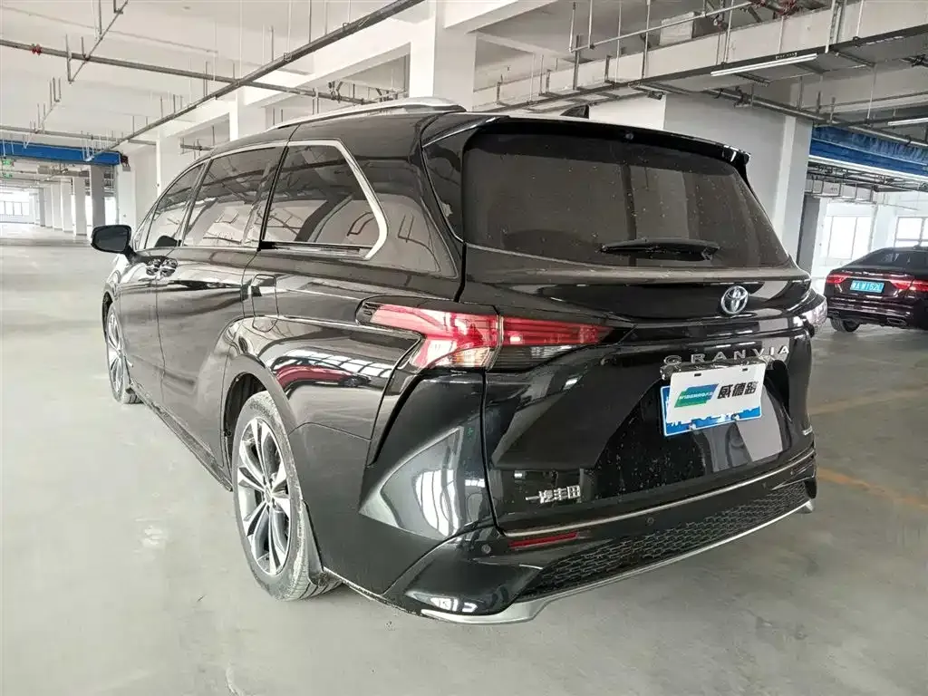 Toyota Granvia — фото 3