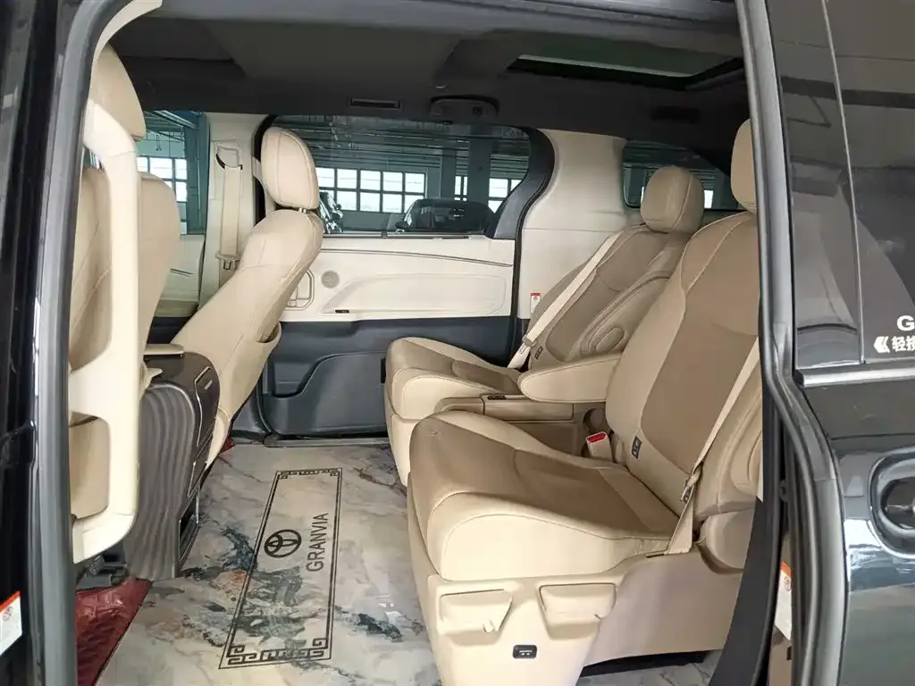 Toyota Granvia — фото 5
