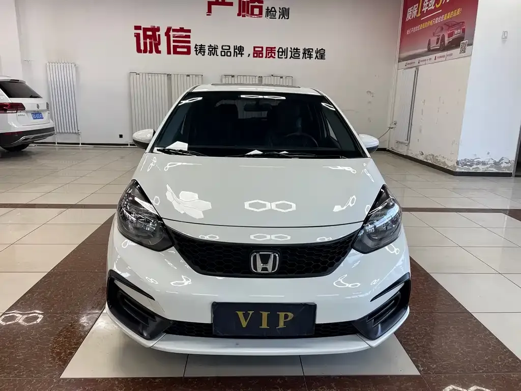 Honda Fit — фото 1