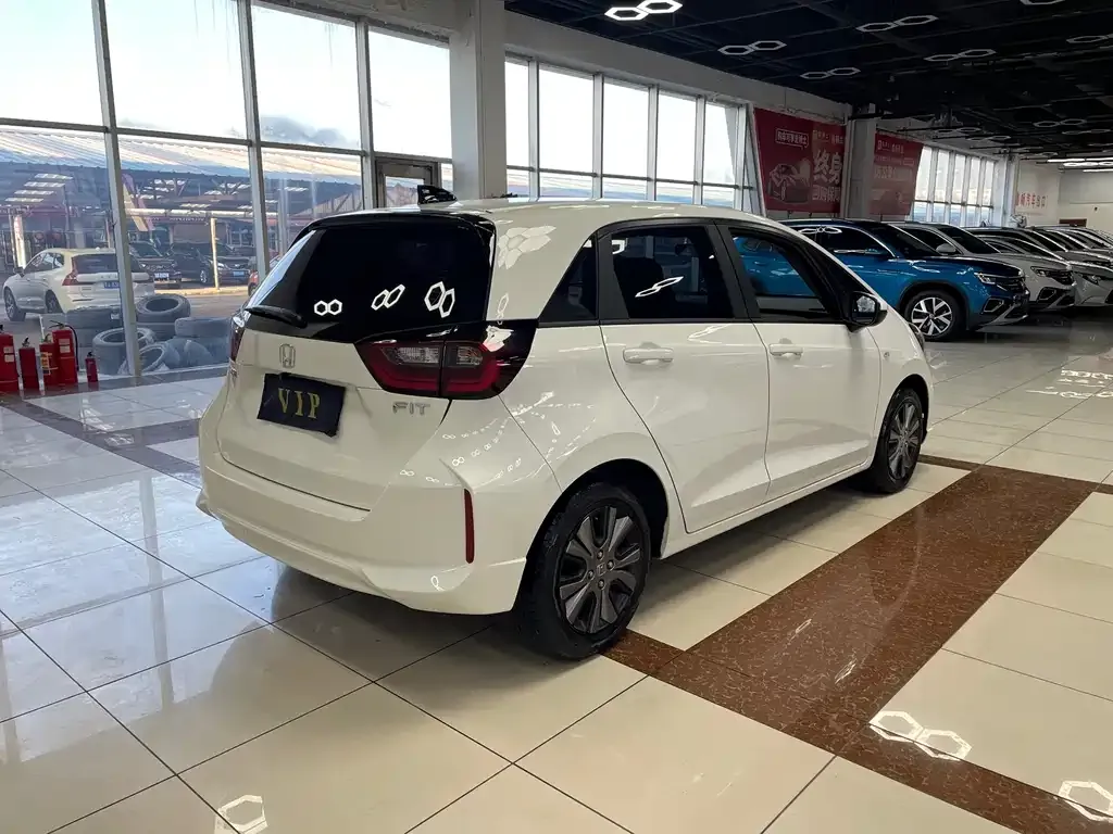 Honda Fit — фото 10