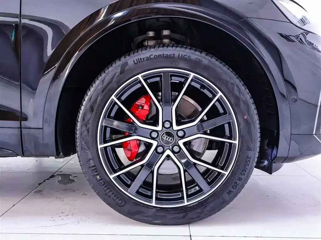Audi Q5L — фото 10