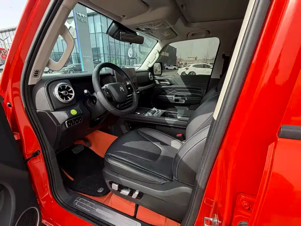 Tank 300 New Energy — фото 6