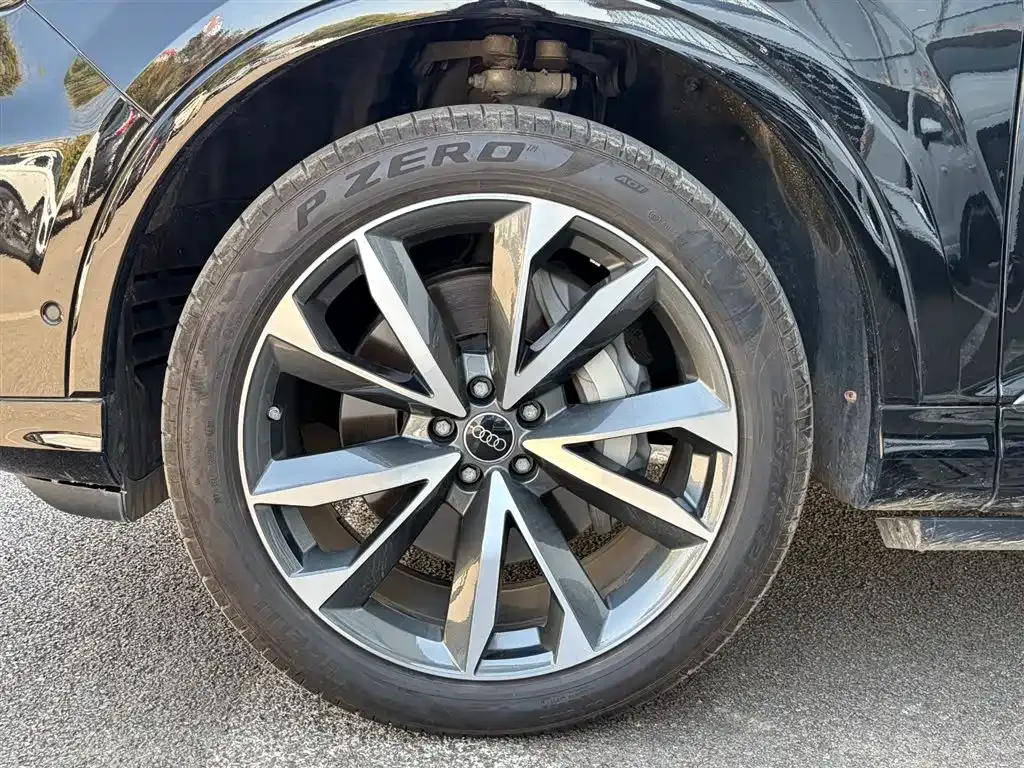 Audi Q7 — фото 10