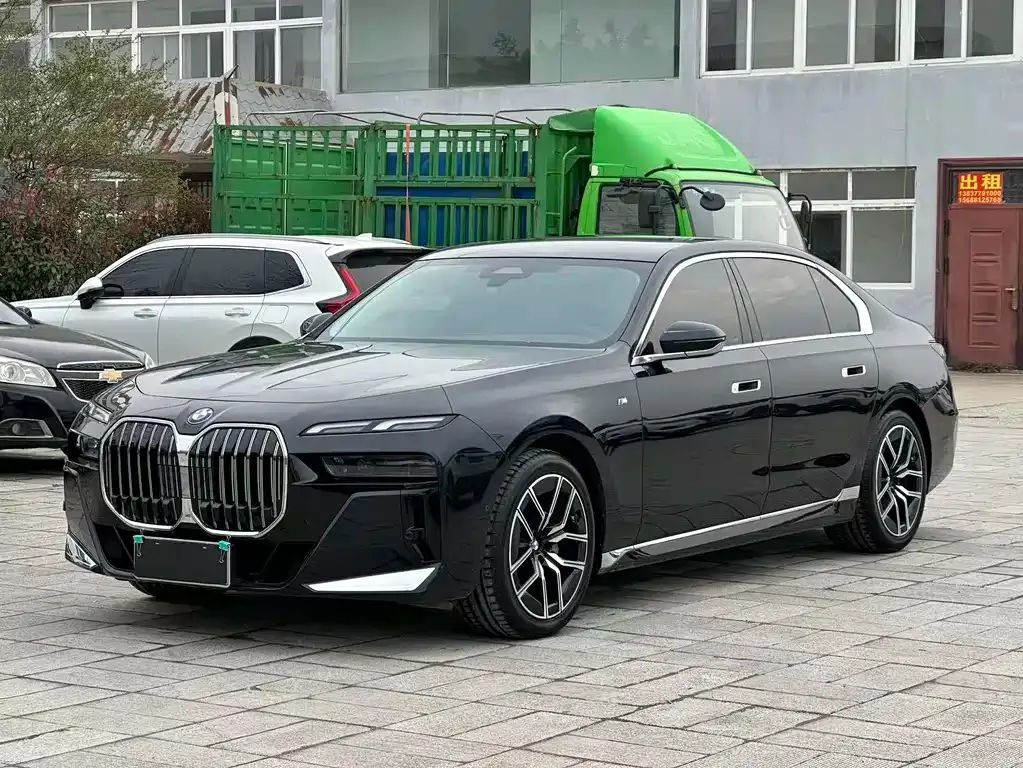 BMW 7 Series — фото 1