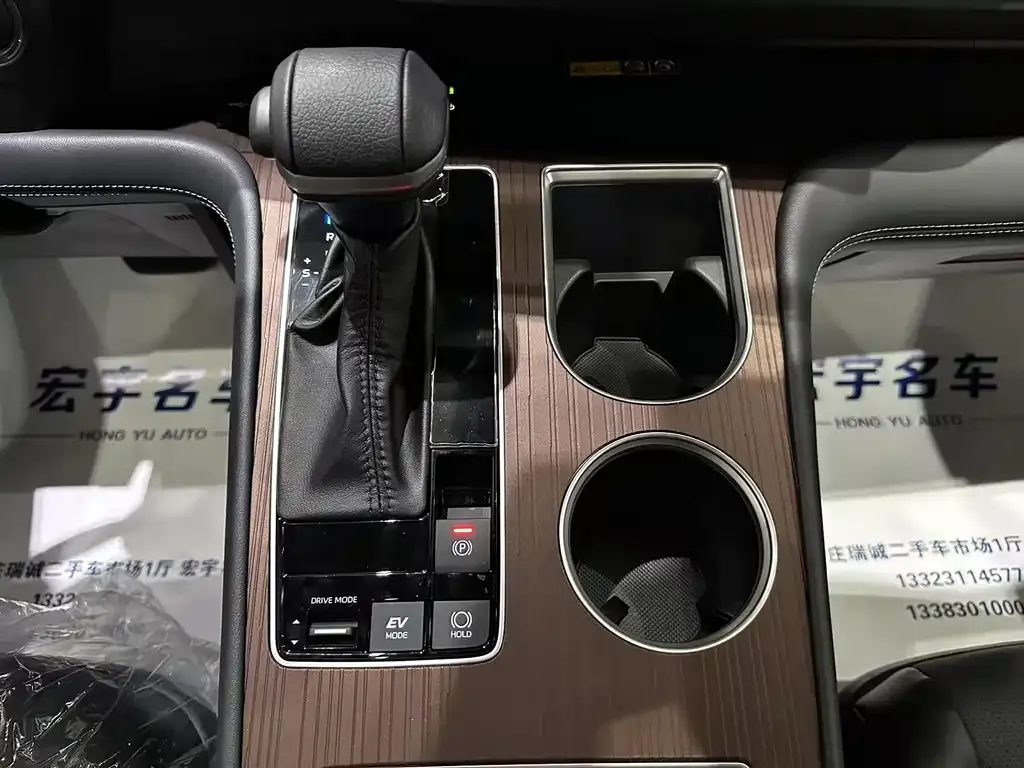 Toyota Granvia — фото 9