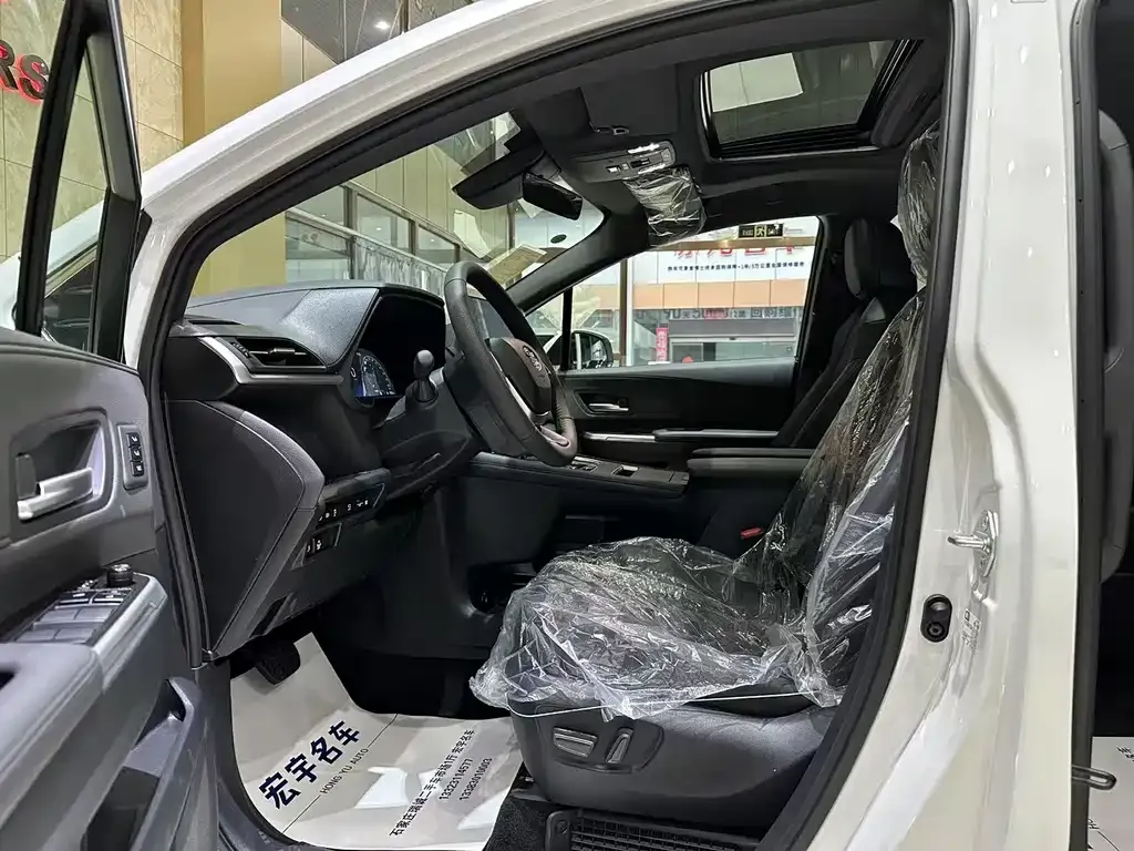 Toyota Granvia — фото 10
