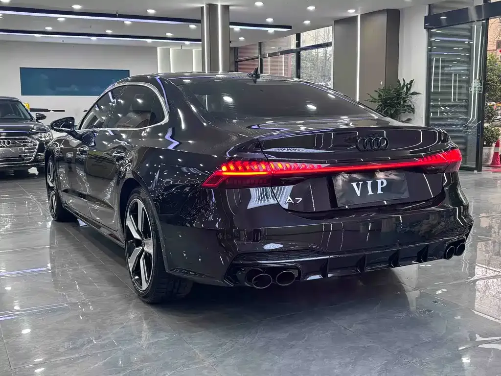 Audi A7L — фото 9