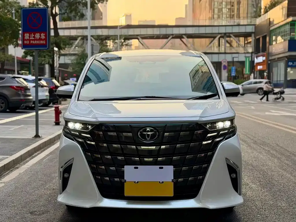 Toyota Alphard — фото 7