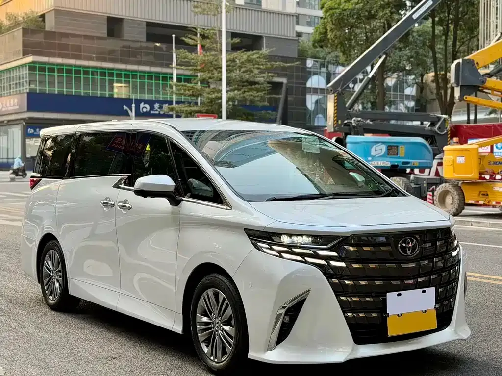 Toyota Alphard — фото 10