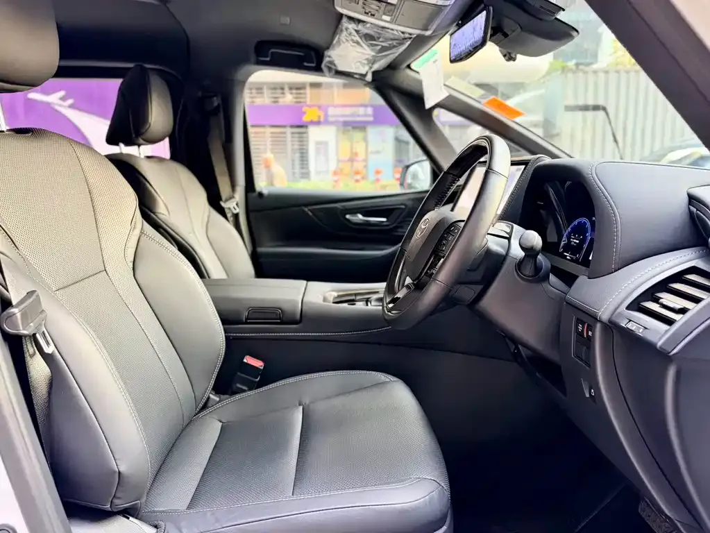 Toyota Alphard — фото 5