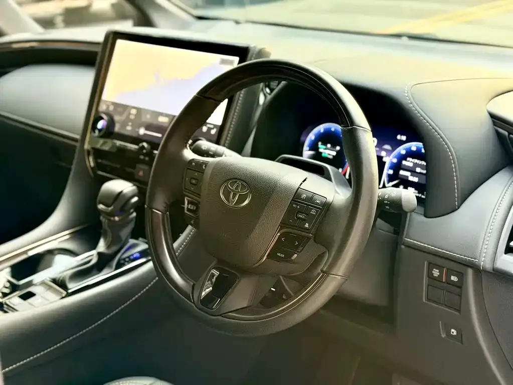 Toyota Alphard — фото 2