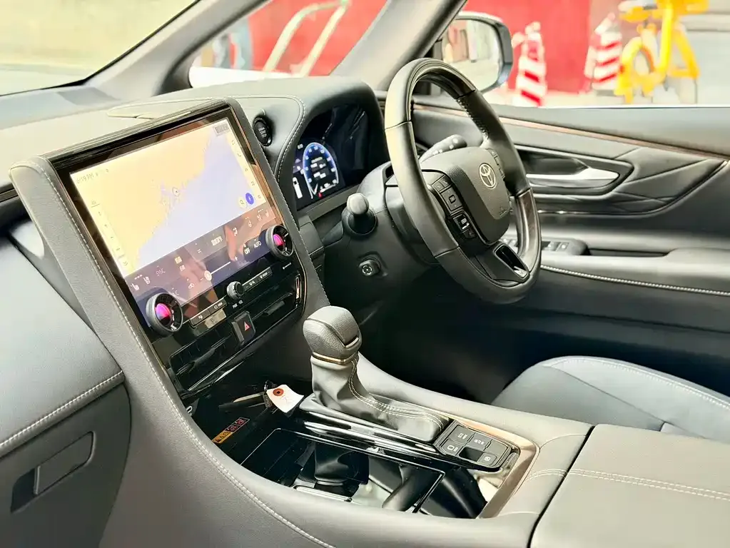 Toyota Alphard — фото 8