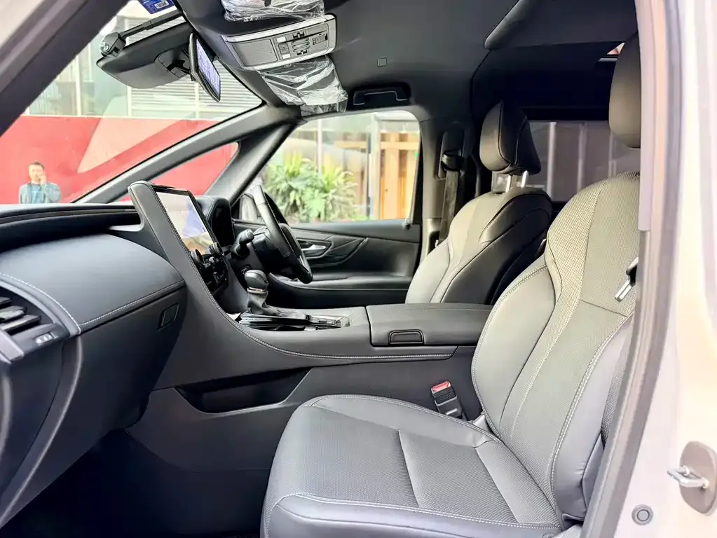Toyota Alphard — фото 4
