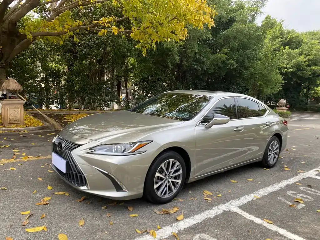 Lexus ES — фото 1