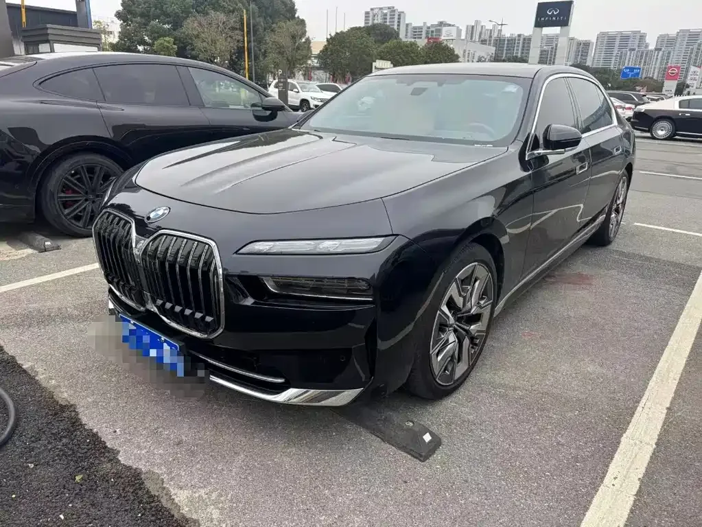 BMW 7 Series — фото 1