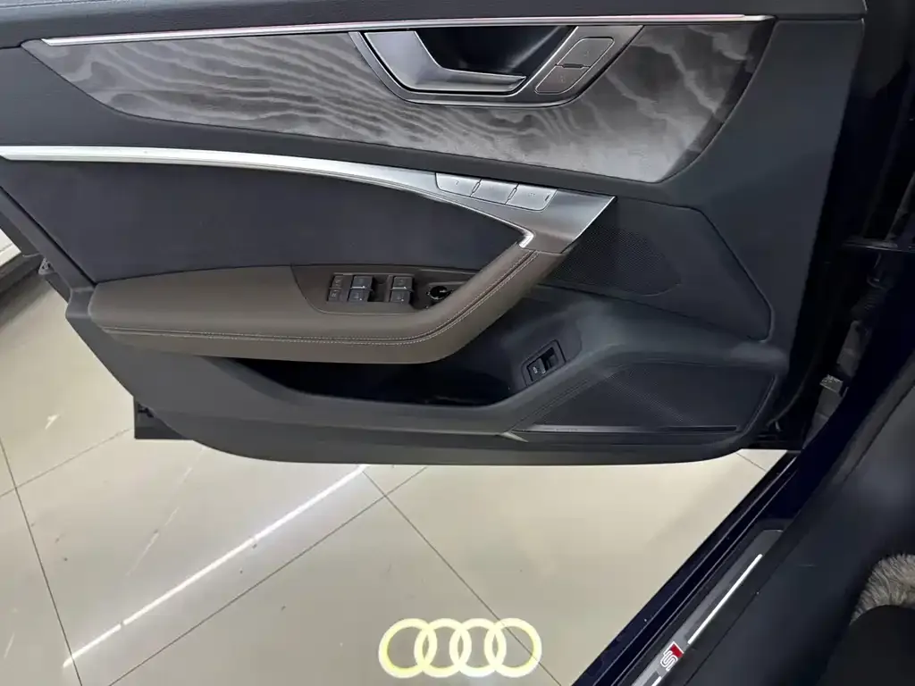 Audi A7L — фото 3