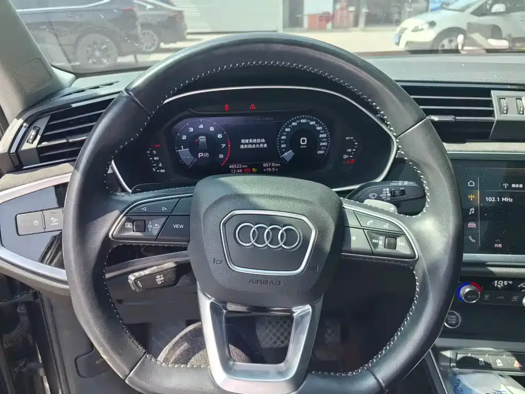 Audi Q3 — фото 10