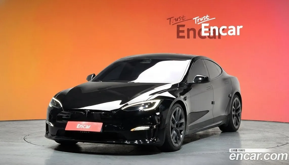 Tesla Model S — фото 1