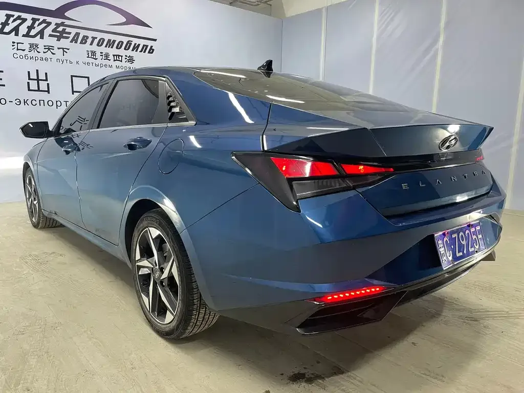 Hyundai Elantra — фото 2