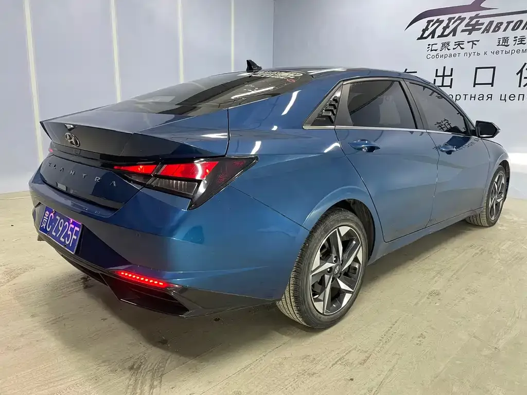 Hyundai Elantra — фото 10