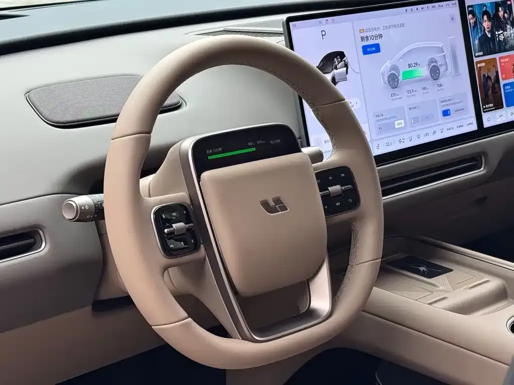 Li Auto i8 — фото 6