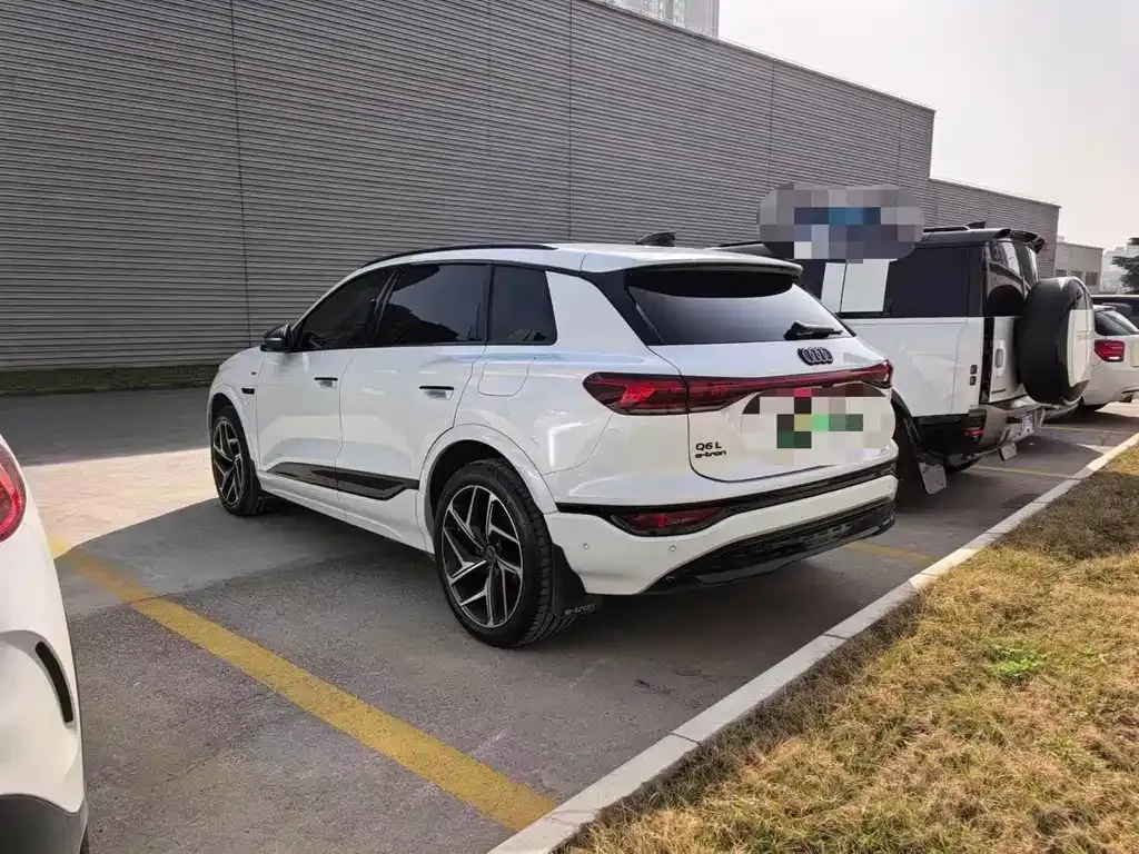 Audi Q6L e-tron — фото 3