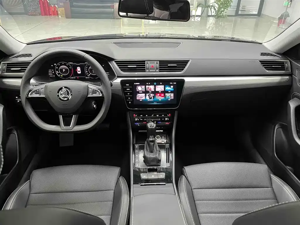Skoda Superb — фото 9