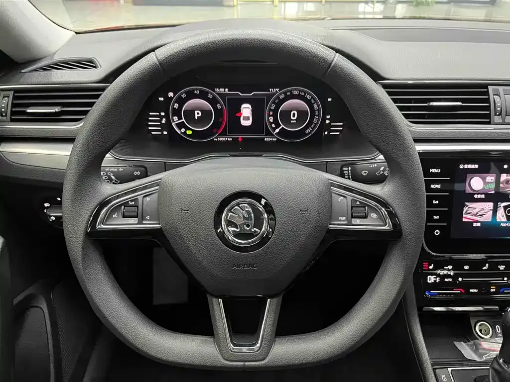 Skoda Superb — фото 7